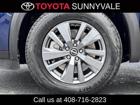 Used 2025 Nissan Pathfinder SV FWD image 12