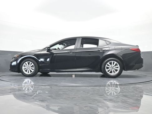 Used 2025 Toyota Camry LE image 61