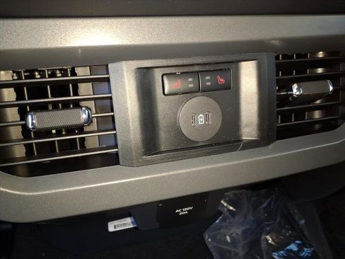 New 2026 Ford F250 Lariat w/ Black Appearance Package image 17