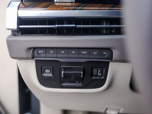 Used 2025 Cadillac Escalade Sport Platinum image 15