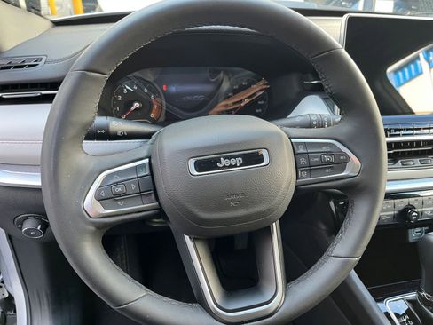 Used 2025 Jeep Compass Limited image 28