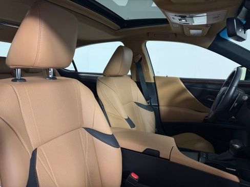 Used 2025 Lexus ES 300h w/ Technology Package FWD image 18