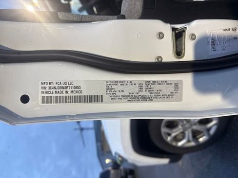 Used 2024 Jeep Compass Latitude image 16