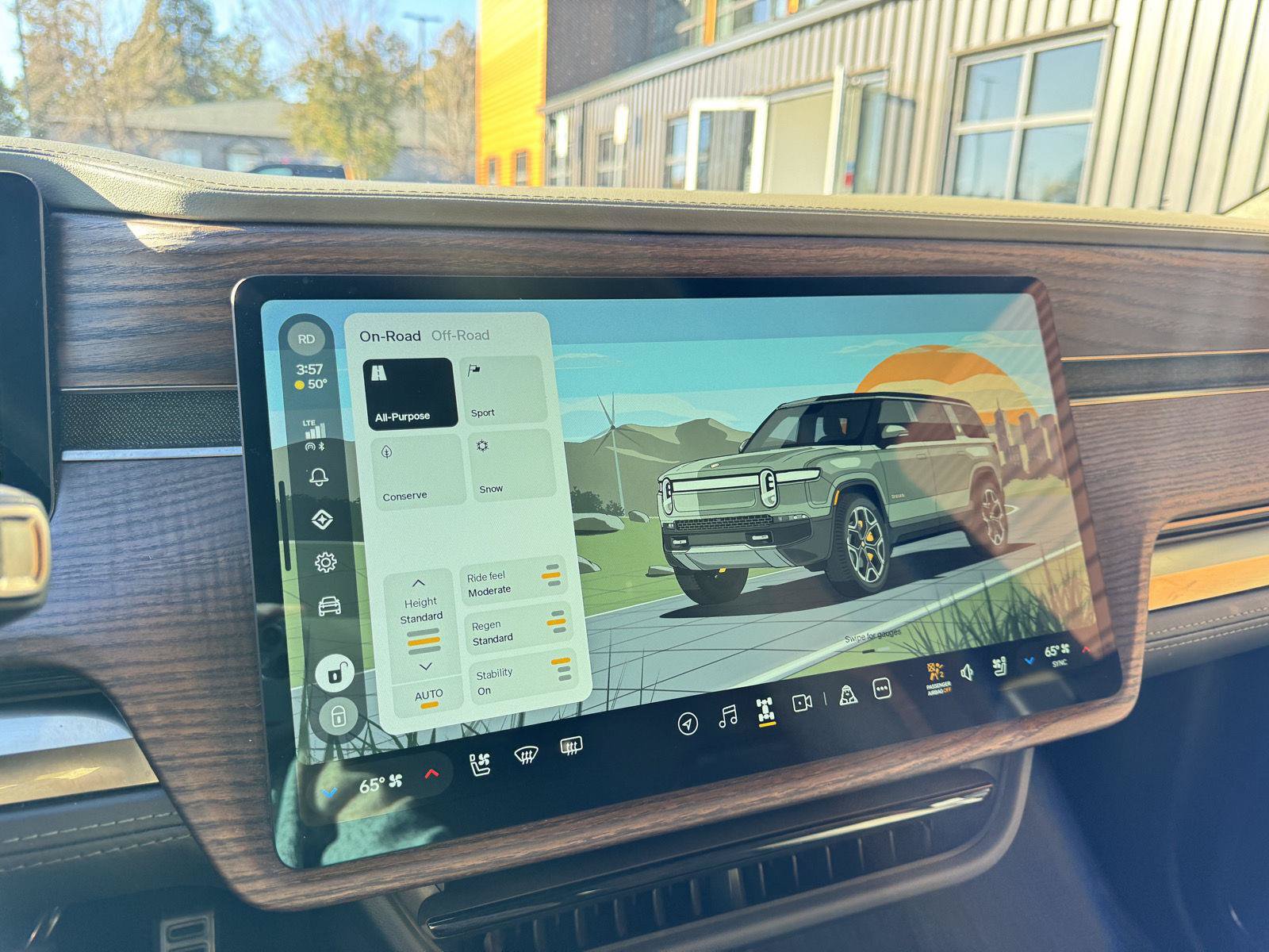 Used 2023 Rivian R1S Launch Edition Quad AWD/4WD image 19