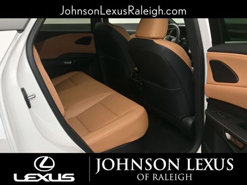 Certified 2025 Lexus RX 350 FWD w/ Technology Package image 10