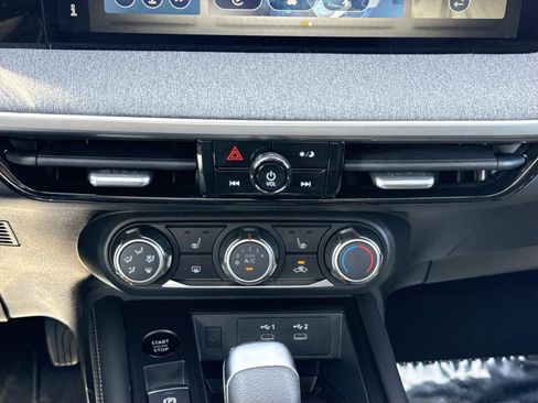 Certified 2025 Nissan Kicks SV w/ SV Premium Package AWD/4WD image 12