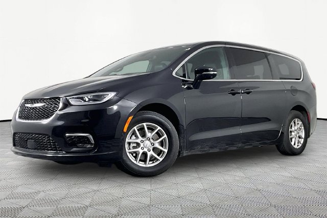 Used 2026 Chrysler Pacifica Select FWD image 1