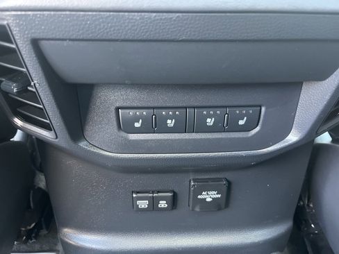 Used 2022 Toyota Tundra Platinum image 12