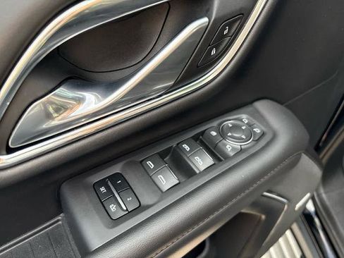 Used 2022 Chevrolet Suburban High Country AWD/4WD image 25