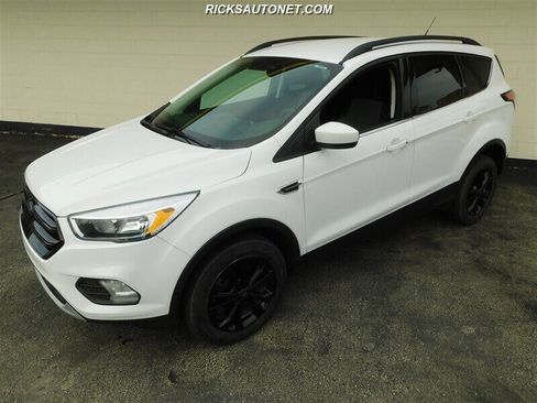 Used 2018 Ford Escape SE image 2