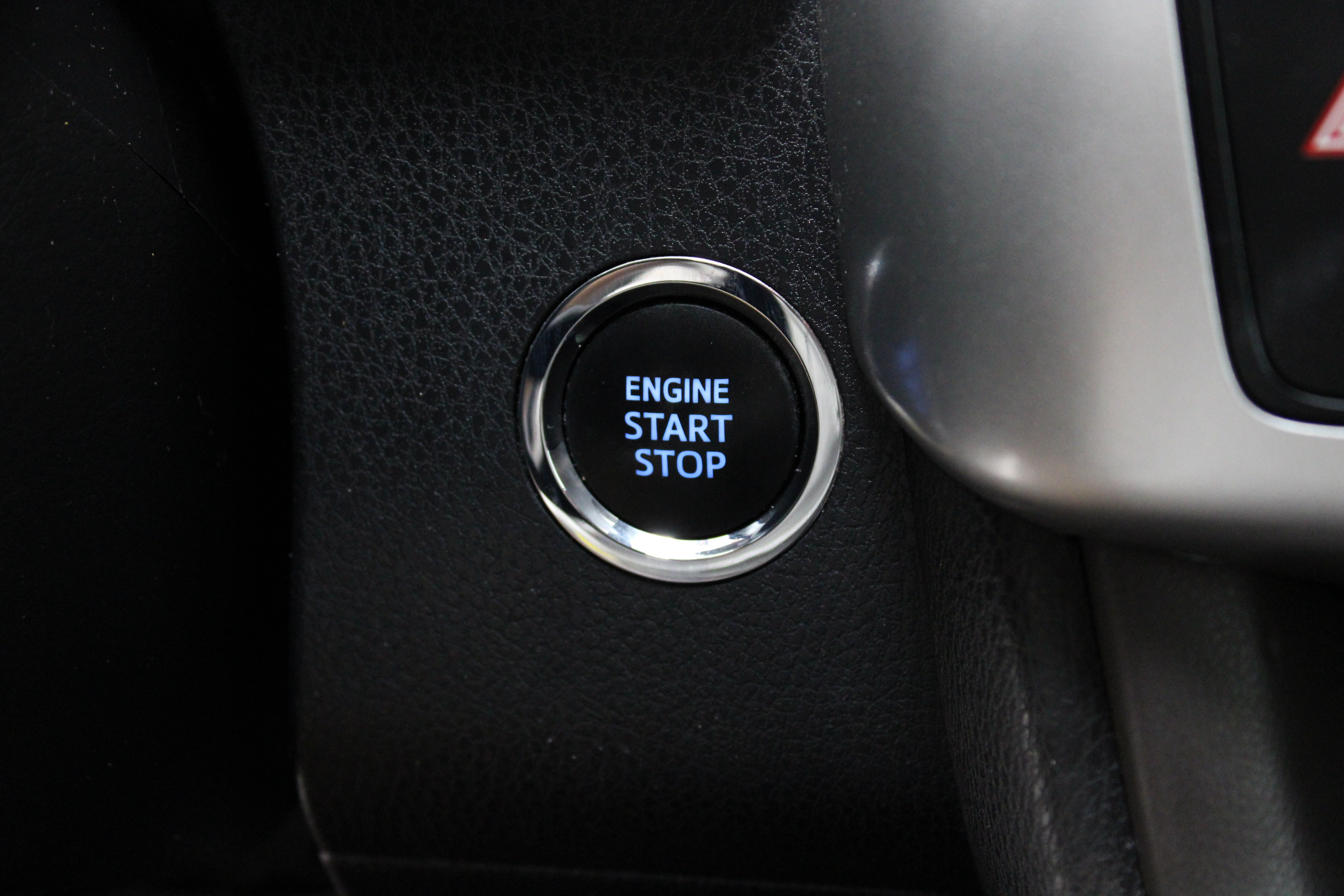 Used 2019 Toyota Highlander XLE FWD image 18