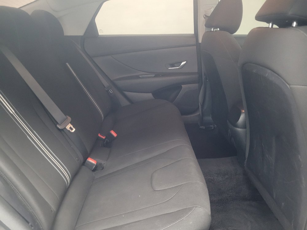 Used 2021 Hyundai Elantra SEL FWD image 19