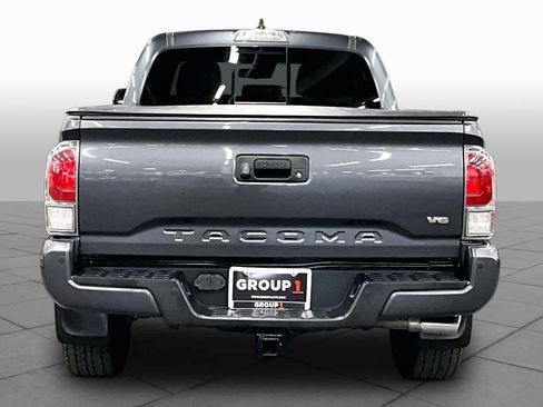 Used 2022 Toyota Tacoma TRD Sport w/ Technology Package image 4