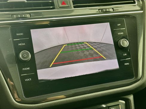 Used 2020 Volkswagen Tiguan SE w/ Panoramic Sunroof Package FWD image 21
