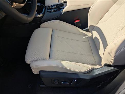 Used 2025 BMW X3 xDrive30i w/ Convenience Package image 30