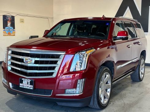 Used 2017 Cadillac Escalade Premium Luxury image 1