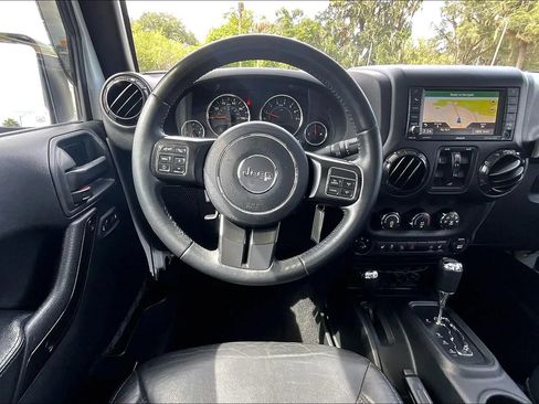 Used 2017 Jeep Wrangler Unlimited Sahara AWD/4WD image 5