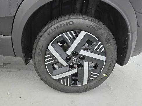 Certified 2025 Nissan Kicks SV FWD image 32