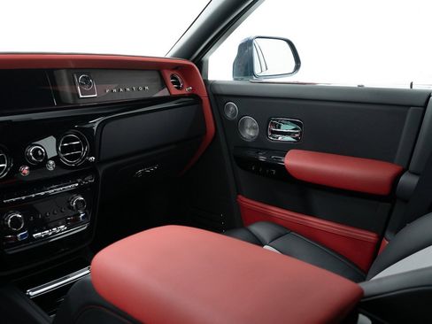 New 2026 Rolls-Royce Phantom Sedan image 34
