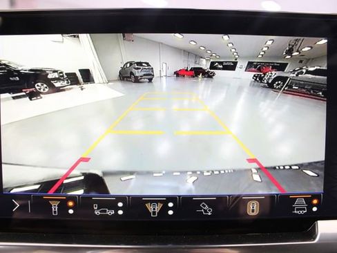 New 2026 GMC Sierra 1500 SLT image 4