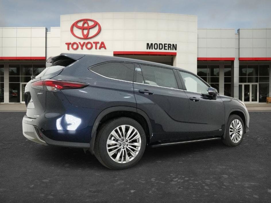 New 2026 Toyota Highlander Platinum AWD/4WD image 17