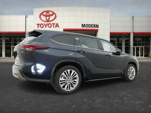 New 2026 Toyota Highlander Platinum AWD/4WD image 17