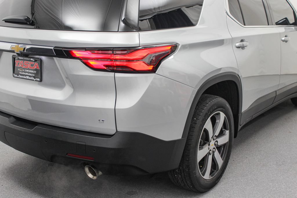 Used 2022 Chevrolet Traverse LT w/ LT Premium Package AWD/4WD image 11