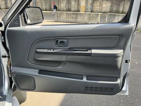 Used 2002 Nissan Xterra XE image 37