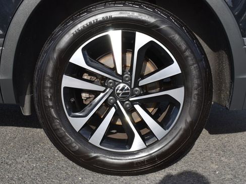 Used 2022 Volkswagen Tiguan S image 13