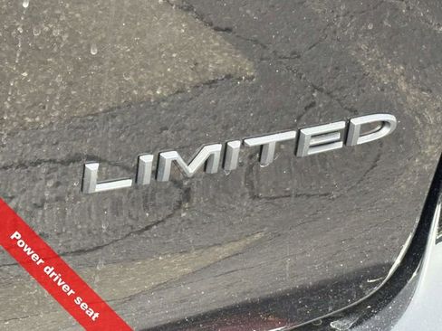 New 2026 Chrysler Pacifica Limited w/ Uconnect Theater Family Group image 44