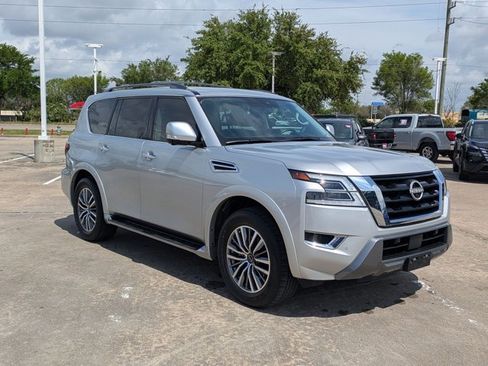 Used 2023 Nissan Armada SL w/ Captain's Chairs Package image 3