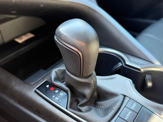 Used 2024 Toyota Camry SE w/ Cold Weather Package FWD image 27