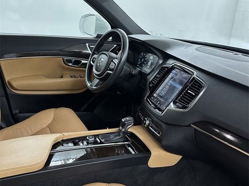 Used 2018 Volvo XC90 T6 Momentum w/ Convenience Package image 43