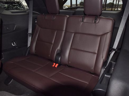 Certified 2025 Ford Explorer Platinum w/ LUX Leather Package image 15