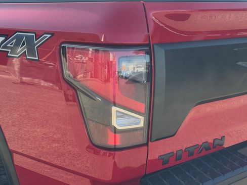 Used 2024 Nissan Titan PRO-4X w/ Pro-4x Convenience Package AWD/4WD image 15