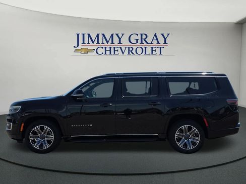 Used 2024 Jeep Wagoneer L Series II w/ Flexible Seating Group RWD image 2