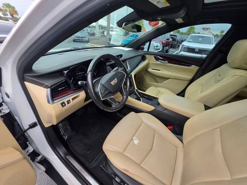 Used 2018 Cadillac XT5 Luxury w/ Driver Awareness Package FWD image 19