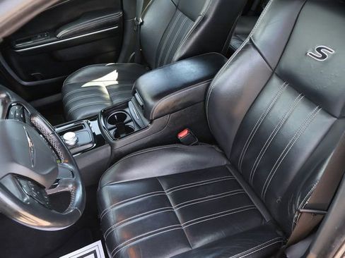 Used 2019 Chrysler 300 S AWD/4WD image 54