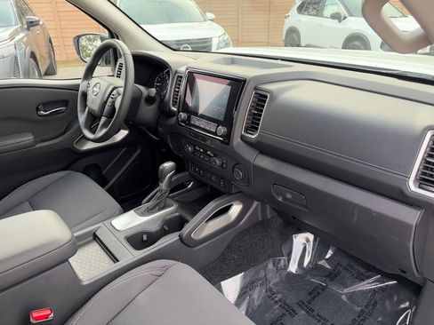 Used 2024 Nissan Frontier SV w/ SV Convenience Package image 21