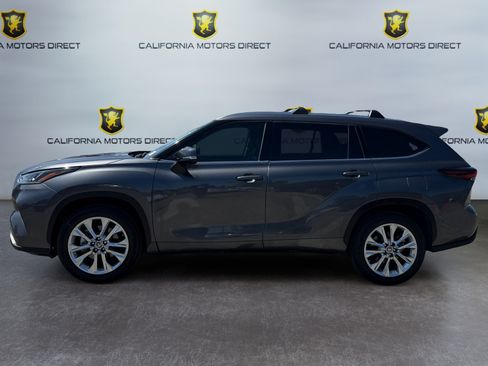 Used 2024 Toyota Highlander Limited FWD image 2