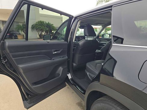 Certified 2026 Toyota Grand Highlander FWD image 16