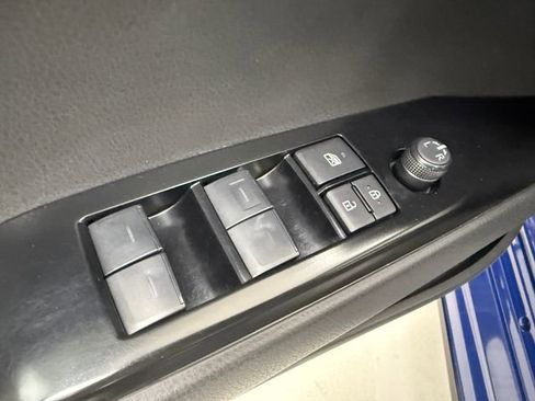 Used 2025 Toyota Camry SE w/ Convenience Package image 30