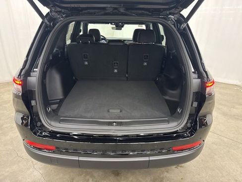 New 2025 Jeep Grand Cherokee Altitude image 28