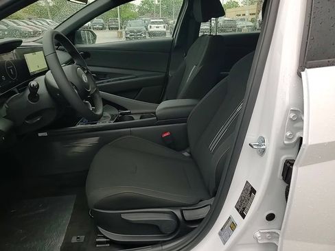 New 2025 Hyundai Elantra SEL image 14