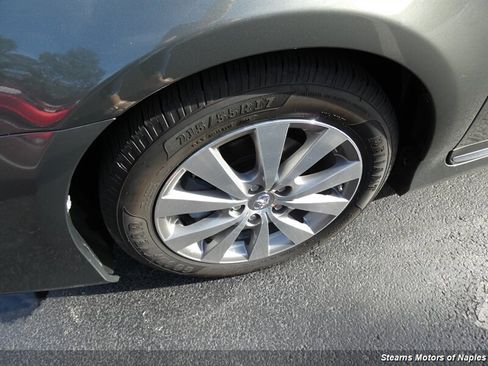 Used 2011 Toyota Avalon Limited image 18