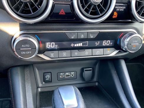 Used 2025 Nissan Sentra SR w/ SR Premium Package FWD image 35