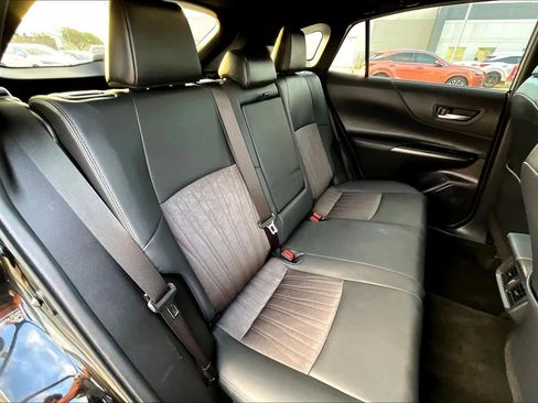 Used 2021 Toyota Venza XLE w/ Carpet Mat Package (TMS) image 18