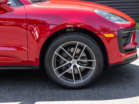 Certified 2026 Porsche Macan AWD/4WD image 11
