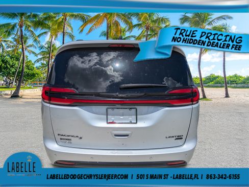Used 2024 Chrysler Pacifica Limited w/ S Appearance Package AWD/4WD image 4