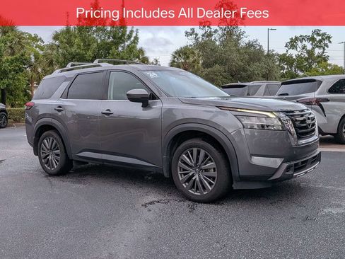 Used 2024 Nissan Pathfinder SL w/ SL Premium Package FWD image 2